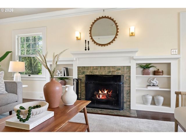 3434 Ne PEERLESS Pl, Portland, OR 97232