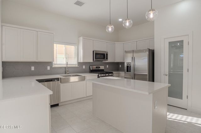 3868 Bubble Place, El Paso, TX 79938