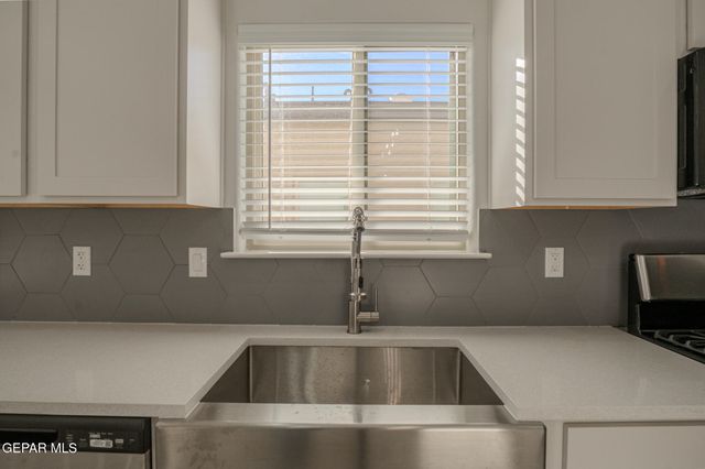 3868 Bubble Place, El Paso, TX 79938