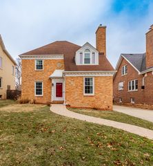 803 S Vine Avenue, Park Ridge, IL 60068