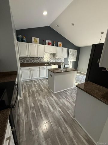 17014 Newbury Avenue, Macomb Township, MI 48044