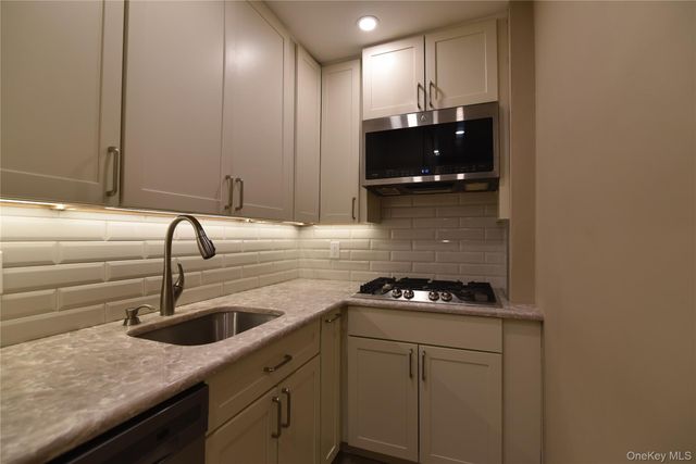 54-44 Little Neck Parkway 6H, Little Neck, NY 11362