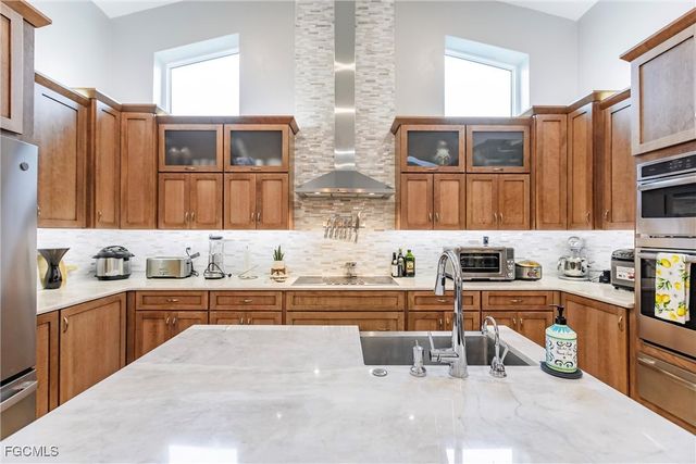 607 SW 57th ST, Cape Coral, FL 33914