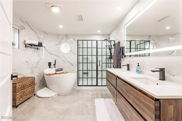 607 SW 57th ST, Cape Coral, FL 33914