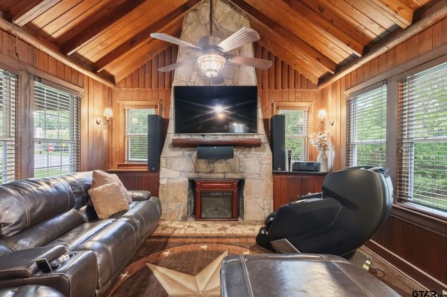 1011 W Rusk, Tyler, TX 75701