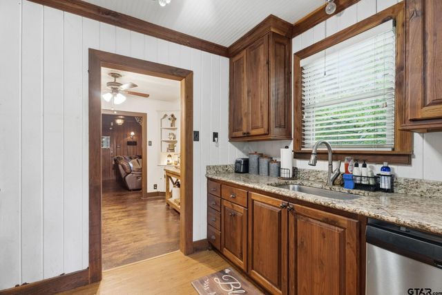 1011 W Rusk, Tyler, TX 75701