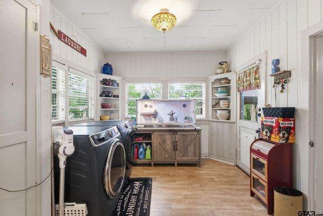 1011 W Rusk, Tyler, TX 75701