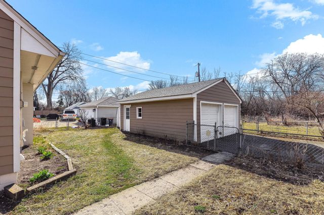 8933 Wally Drive, Golden Valley, MN 55427