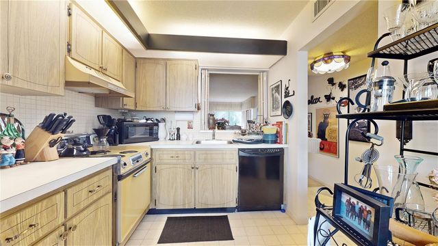 2205 BELLEAIR ROAD A13, Clearwater, FL 33764