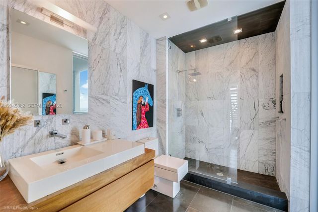 888 Biscayne Blvd 5112, Miami, FL 33132