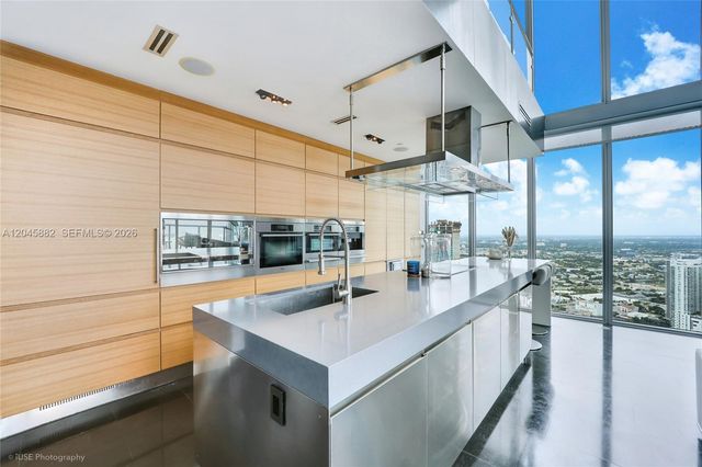 888 Biscayne Blvd 5112, Miami, FL 33132