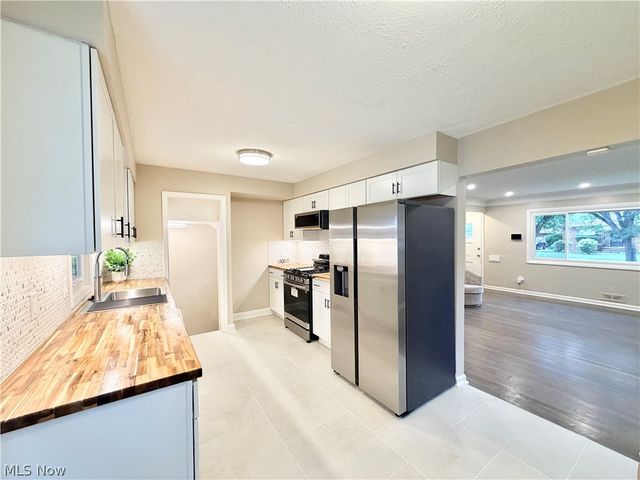 19304 Mayfair Lane, Warrensville Heights, OH 44128