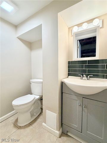 19304 Mayfair Lane, Warrensville Heights, OH 44128