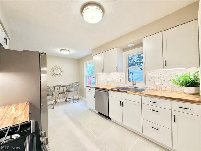 19304 Mayfair Lane, Warrensville Heights, OH 44128