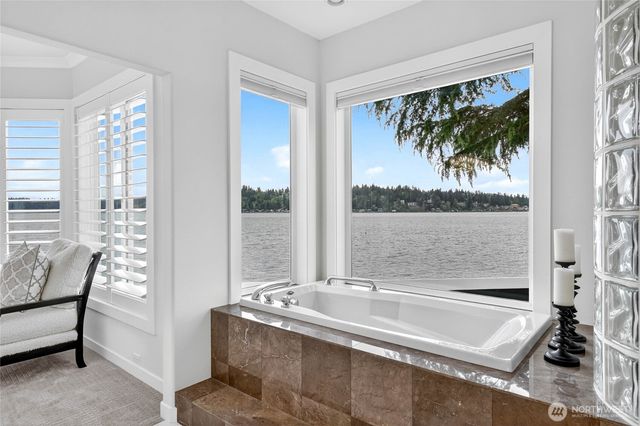 2007 E Lake Sammamish Parkway NE, Sammamish, WA 98074