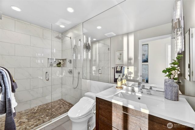 2007 E Lake Sammamish Parkway NE, Sammamish, WA 98074