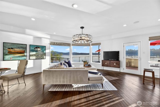 2007 E Lake Sammamish Parkway NE, Sammamish, WA 98074