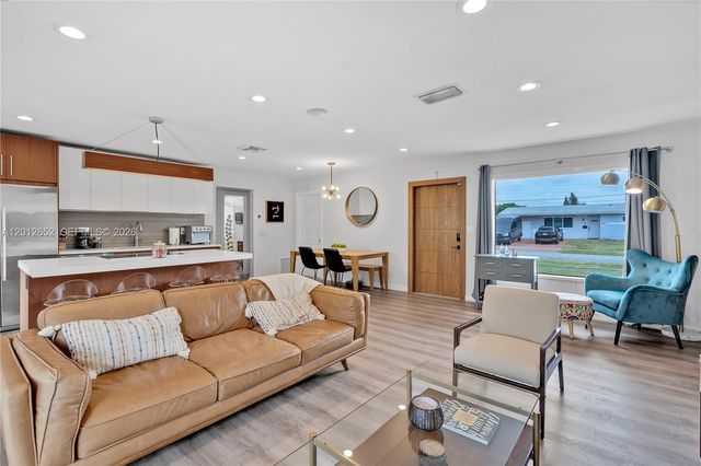 8610 NW 25th St, Sunrise, FL 33322