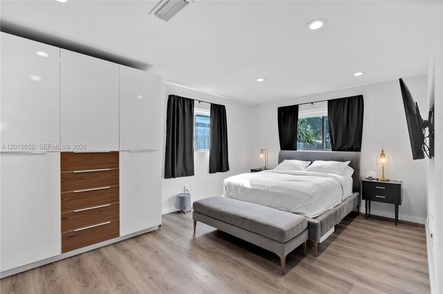 8610 NW 25th St, Sunrise, FL 33322