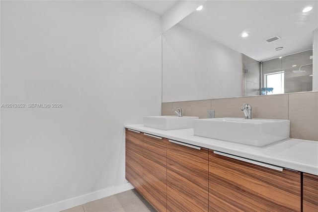 8610 NW 25th St, Sunrise, FL 33322