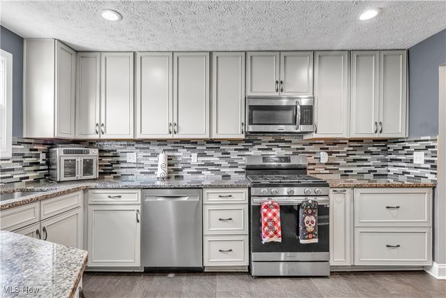 9391-9381 Columbia Road, Olmsted Falls, OH 44138