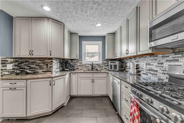 9391-9381 Columbia Road, Olmsted Falls, OH 44138