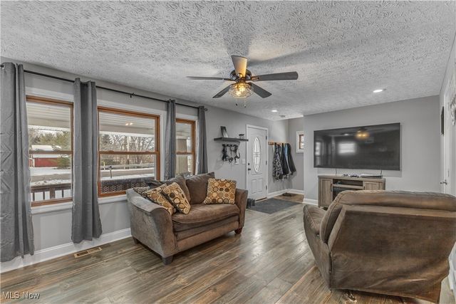 9391-9381 Columbia Road, Olmsted Falls, OH 44138