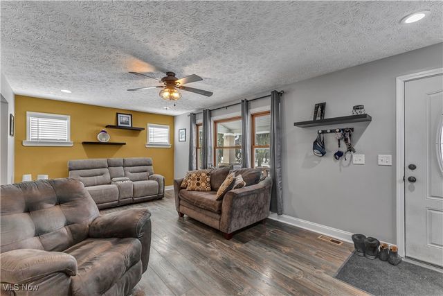 9391-9381 Columbia Road, Olmsted Falls, OH 44138