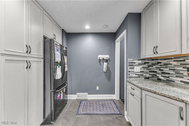 9391-9381 Columbia Road, Olmsted Falls, OH 44138