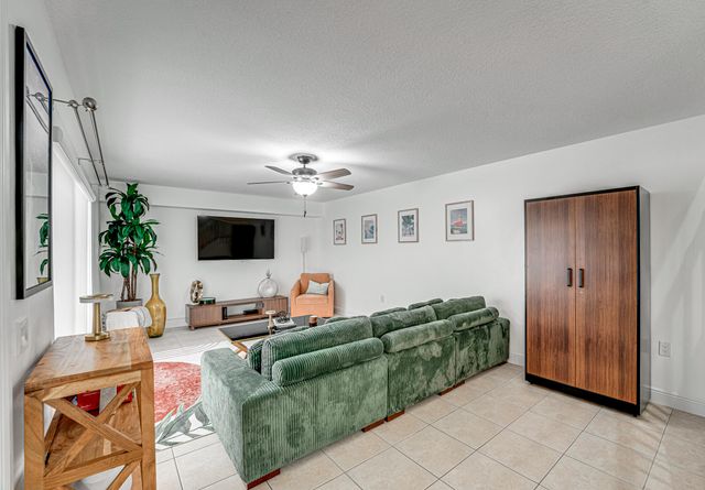 2439 24th Way 2439, West Palm Beach, FL 33407