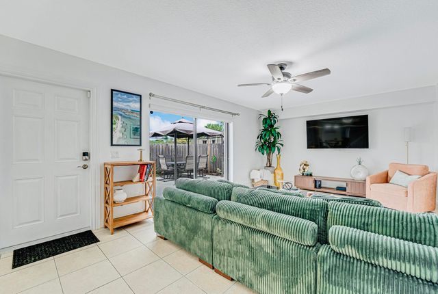 2439 24th Way 2439, West Palm Beach, FL 33407