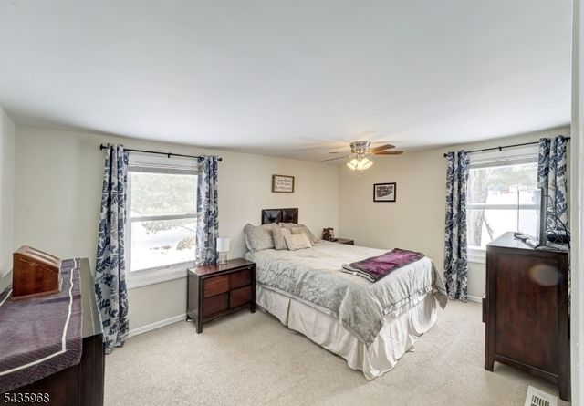 125 Hillcrest Dr, Milford Boro, NJ 08848