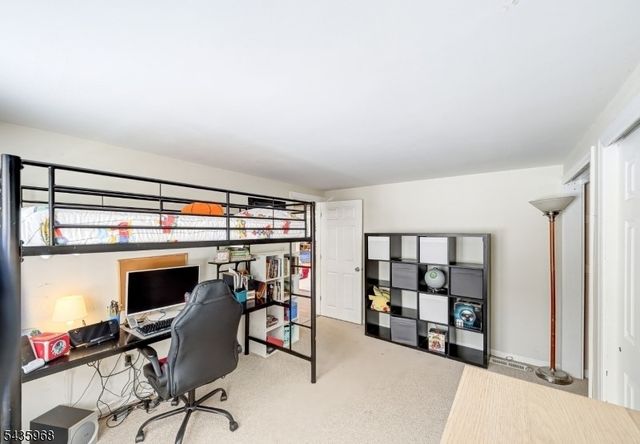125 Hillcrest Dr, Milford Boro, NJ 08848