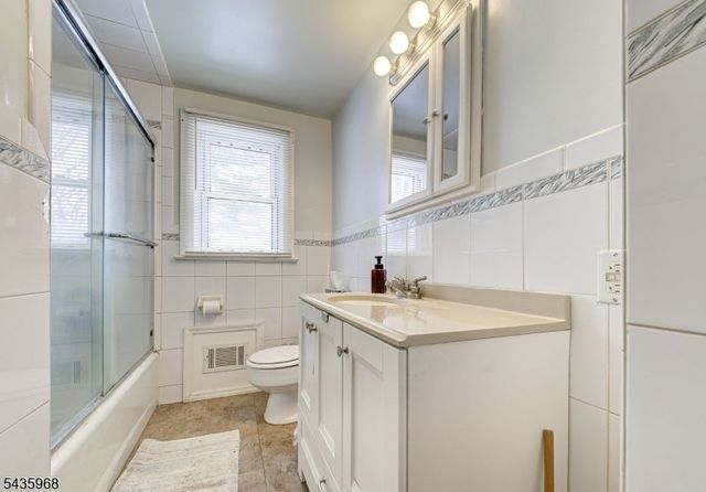 125 Hillcrest Dr, Milford Boro, NJ 08848