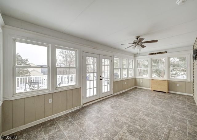 125 Hillcrest Dr, Milford Boro, NJ 08848