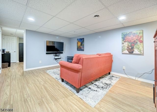 125 Hillcrest Dr, Milford Boro, NJ 08848