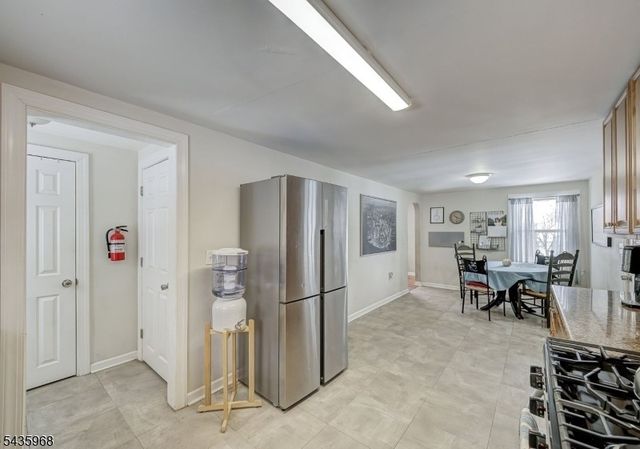 125 Hillcrest Dr, Milford Boro, NJ 08848
