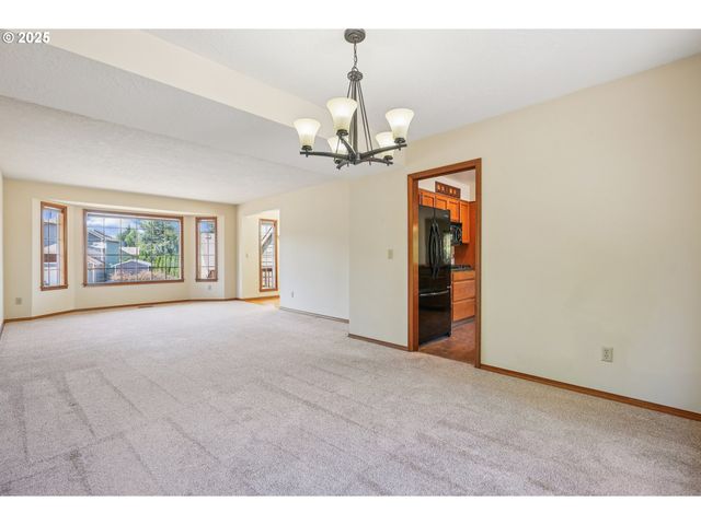 704 Se GREENWAY Dr, Gresham, OR 97080