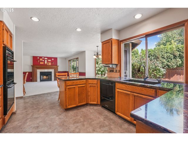 704 Se GREENWAY Dr, Gresham, OR 97080