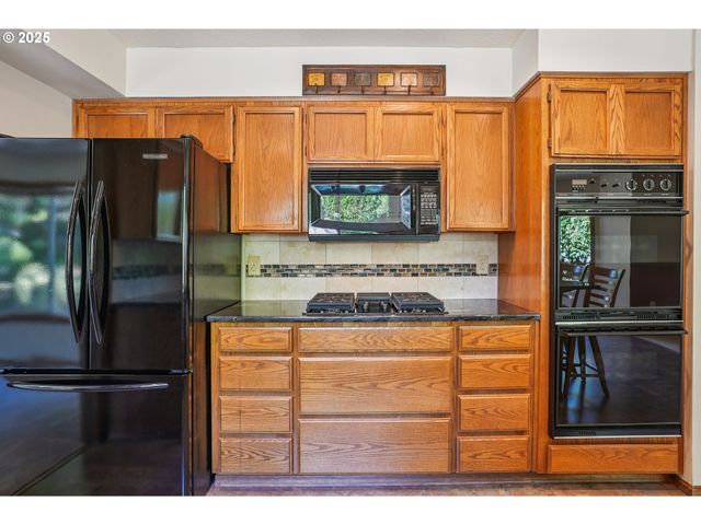 704 Se GREENWAY Dr, Gresham, OR 97080