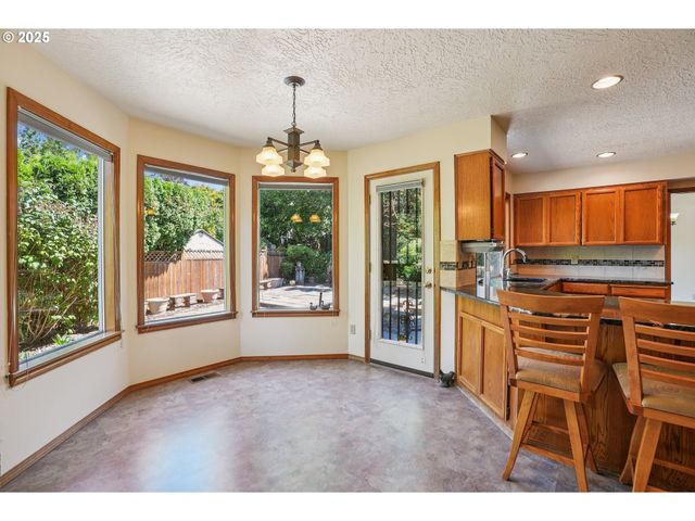 704 Se GREENWAY Dr, Gresham, OR 97080