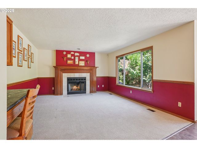 704 Se GREENWAY Dr, Gresham, OR 97080