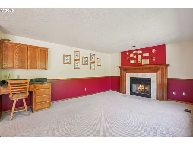 704 Se GREENWAY Dr, Gresham, OR 97080