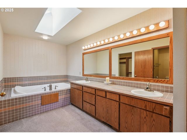 704 Se GREENWAY Dr, Gresham, OR 97080