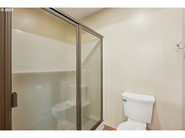 704 Se GREENWAY Dr, Gresham, OR 97080