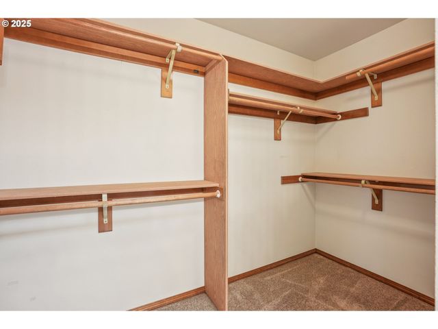 704 Se GREENWAY Dr, Gresham, OR 97080