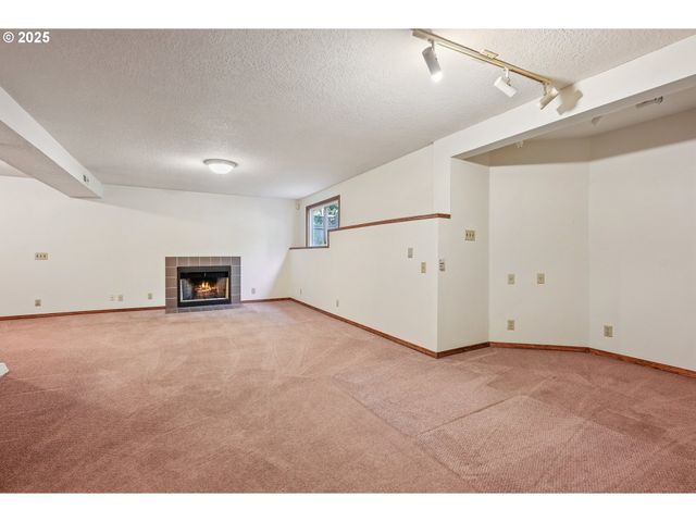 704 Se GREENWAY Dr, Gresham, OR 97080