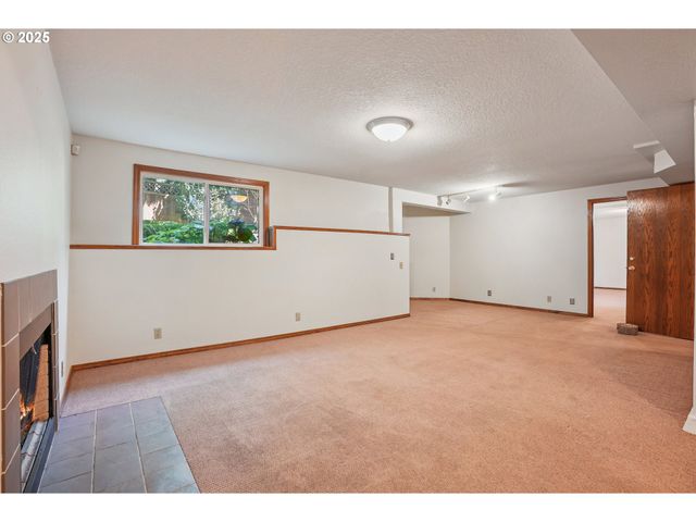 704 Se GREENWAY Dr, Gresham, OR 97080