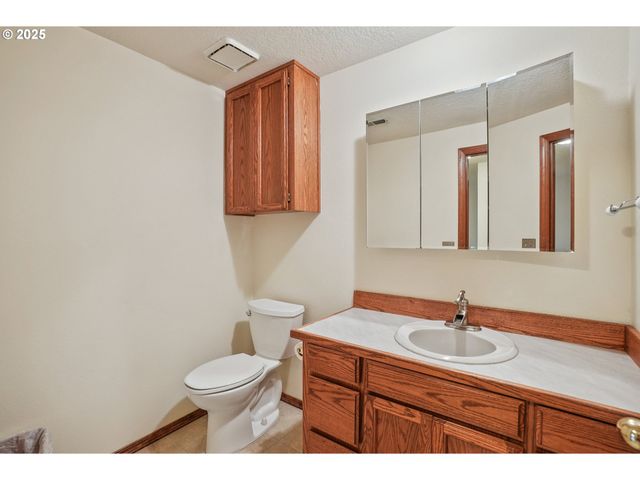 704 Se GREENWAY Dr, Gresham, OR 97080