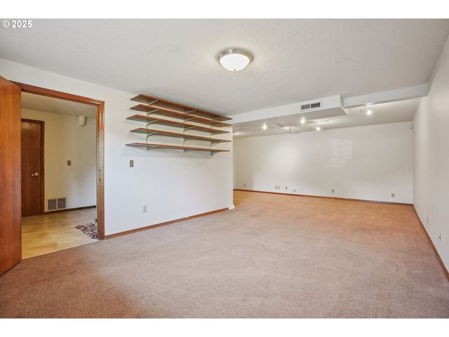 704 Se GREENWAY Dr, Gresham, OR 97080